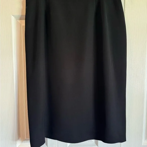 Beautiful black & white Kasper suit - Picture 3 of 6